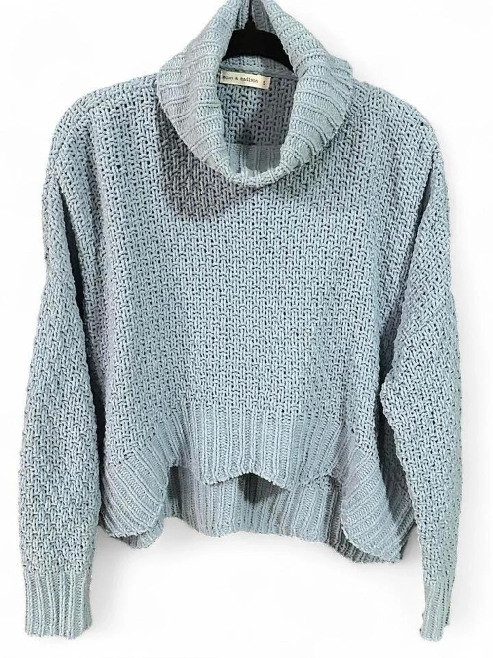 Spring Baby Blue Laying‎ Sweater Size Small
